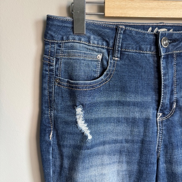 Wallflower Women's Distressed Denim Faded Stretchy Jeans Blue Size 7 Casual - Picture 3 of 16